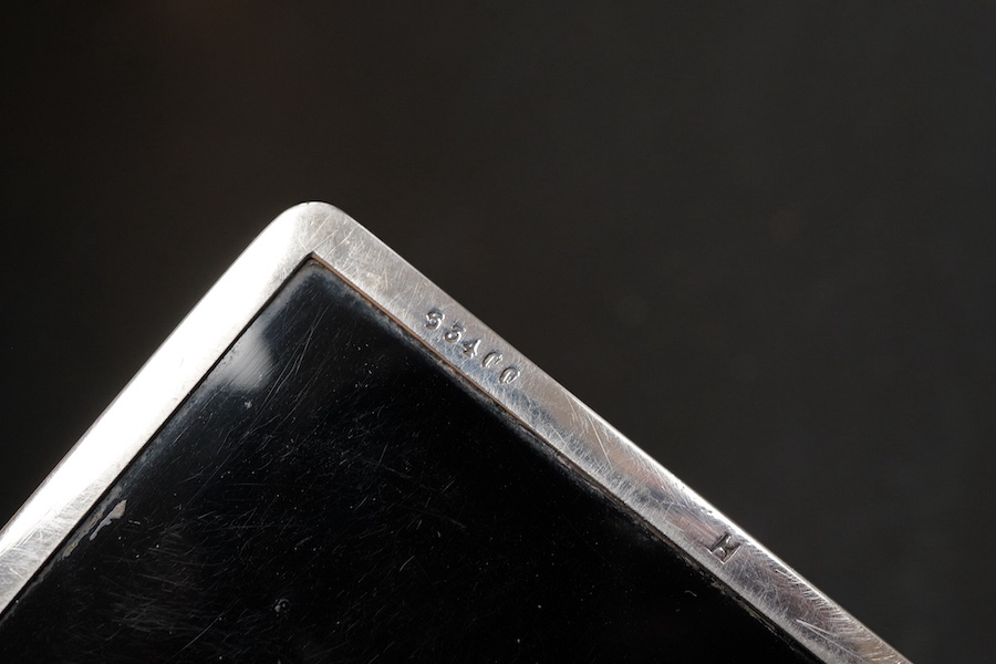 An Elizabeth II silver mounted rectangular cigarette box, with R.A.F. related engraved inscription, Sheffield, 1957, 17.7cm.
